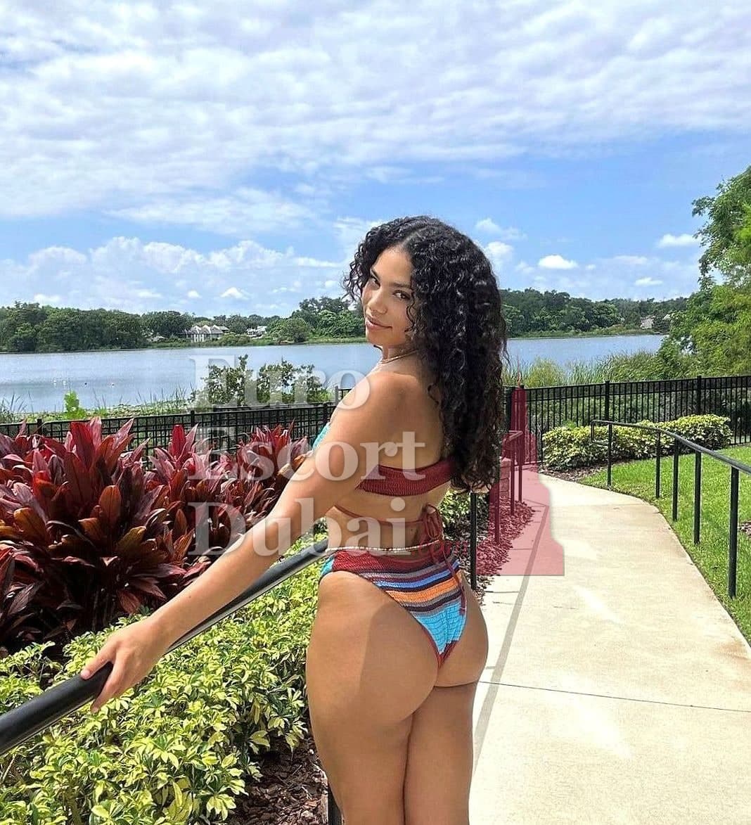 Yousra, 24, escort in Dubai — Emirati, 160 cm (photo 5 of 5)