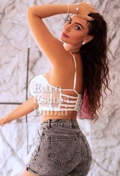 Melanie, 27, escort in Dubai — brown hair, British (photo 4 of 4)