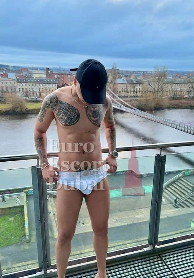 Adrian, 30, escort in Dubai — blonde hair, 185 cm (photo 1 of 13)