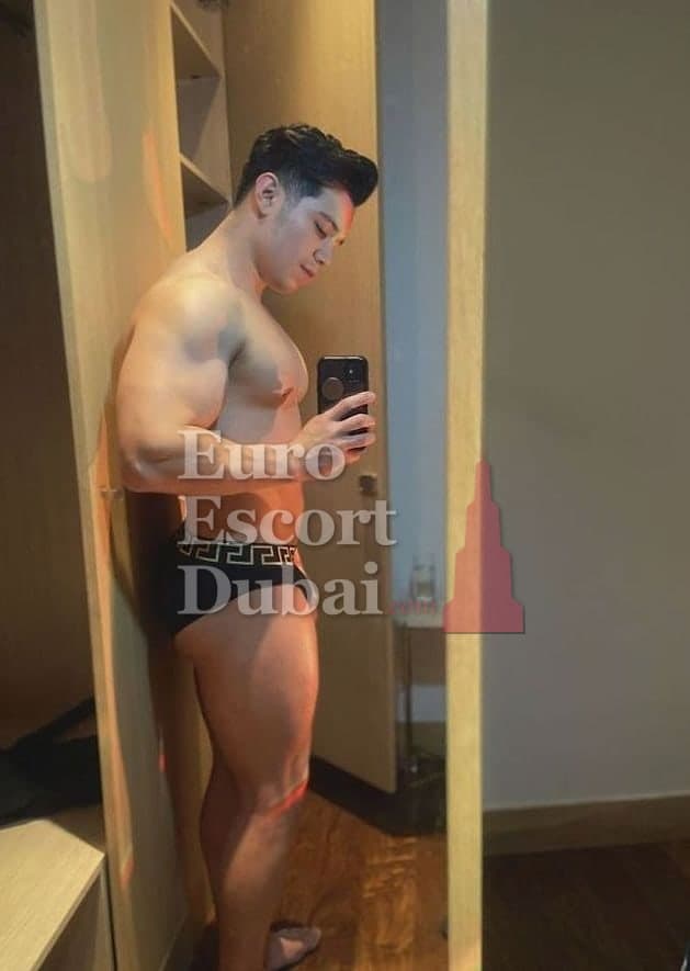 Cameron, 28, escort in Dubai — 175 cm, black hair (photo 8 of 13)