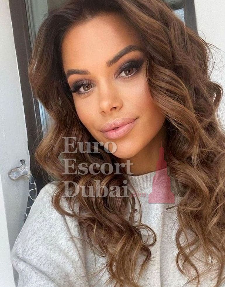 Iris, 23, escort in Dubai — French, 170 cm (photo 5 of 6)