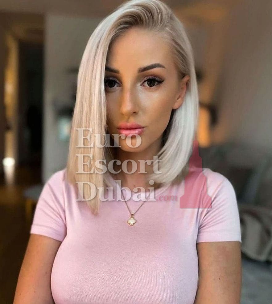 Dakota, 28, escort in Abu Dhabi — 170 cm, blonde hair (photo 4 of 10)