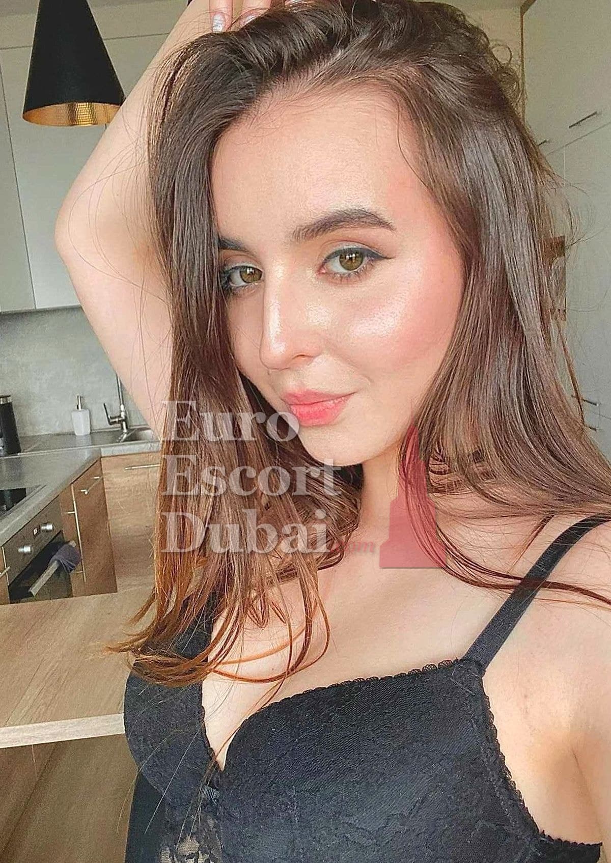 Nikoleta, 23, escort in Dubai — 163 cm, brown hair (photo 2 of 10)