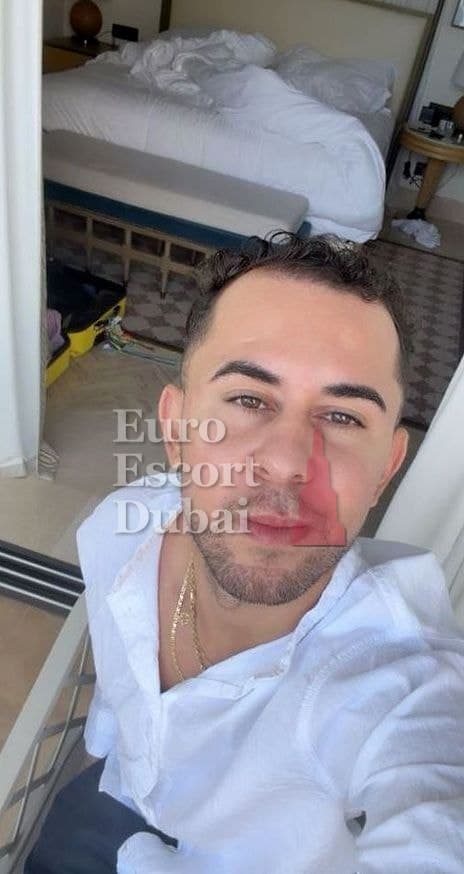 Farid, 25, escort in Dubai — black hair, 163 cm (photo 5 of 8)