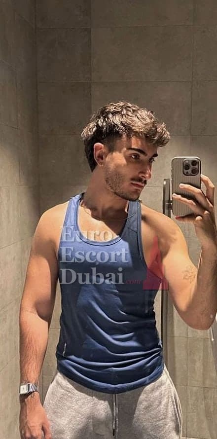 Waleed, 23, escort in Dubai — 175 cm, brown hair (photo 2 of 13)