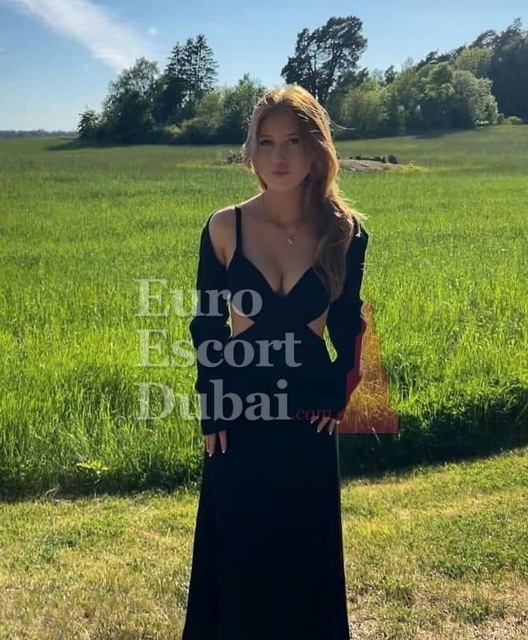 Celine, 23, escort in Dubai — 170 cm, brown hair (photo 6 of 6)
