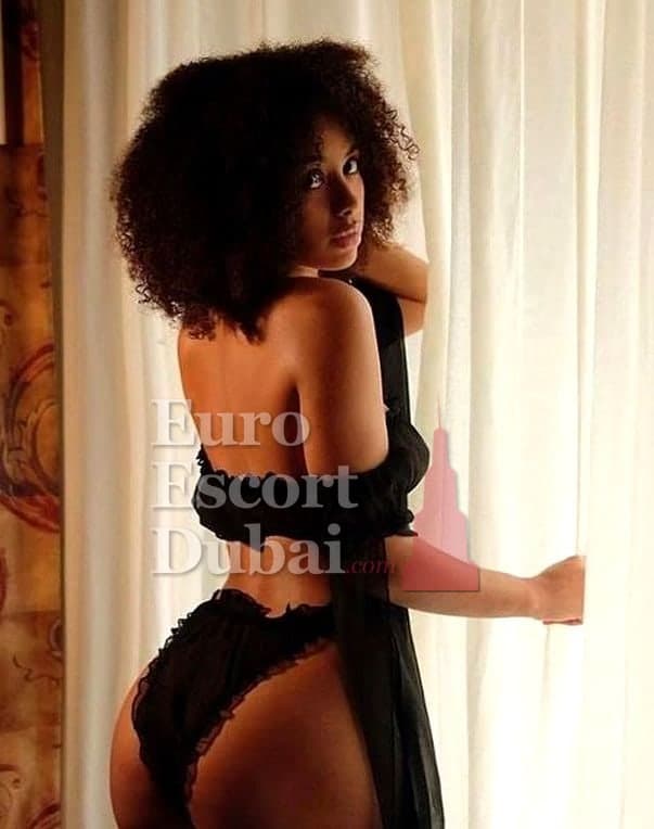 Esi, 29, escort in Dubai — black hair, 176 cm (photo 3 of 9)
