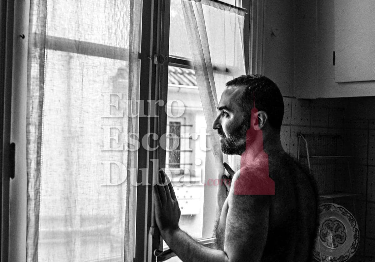 Jonas, 38, escort in Dubai — 180 cm, black hair (photo 6 of 7)