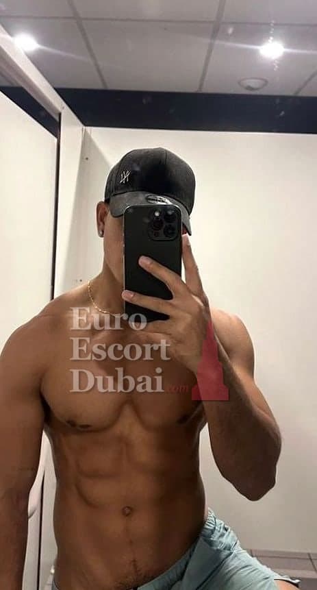 Grant, 26, escort in Dubai — 175 cm, black hair (photo 4 of 13)