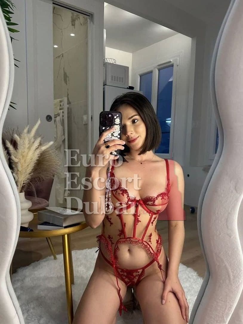 Jillian, 23, escort in Dubai — black hair, Belgian (photo 1 of 4)