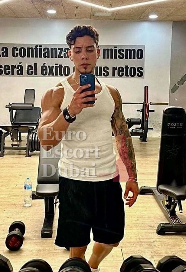 Santiago, 27, escort in Dubai — 183 cm, black hair (photo 6 of 11)