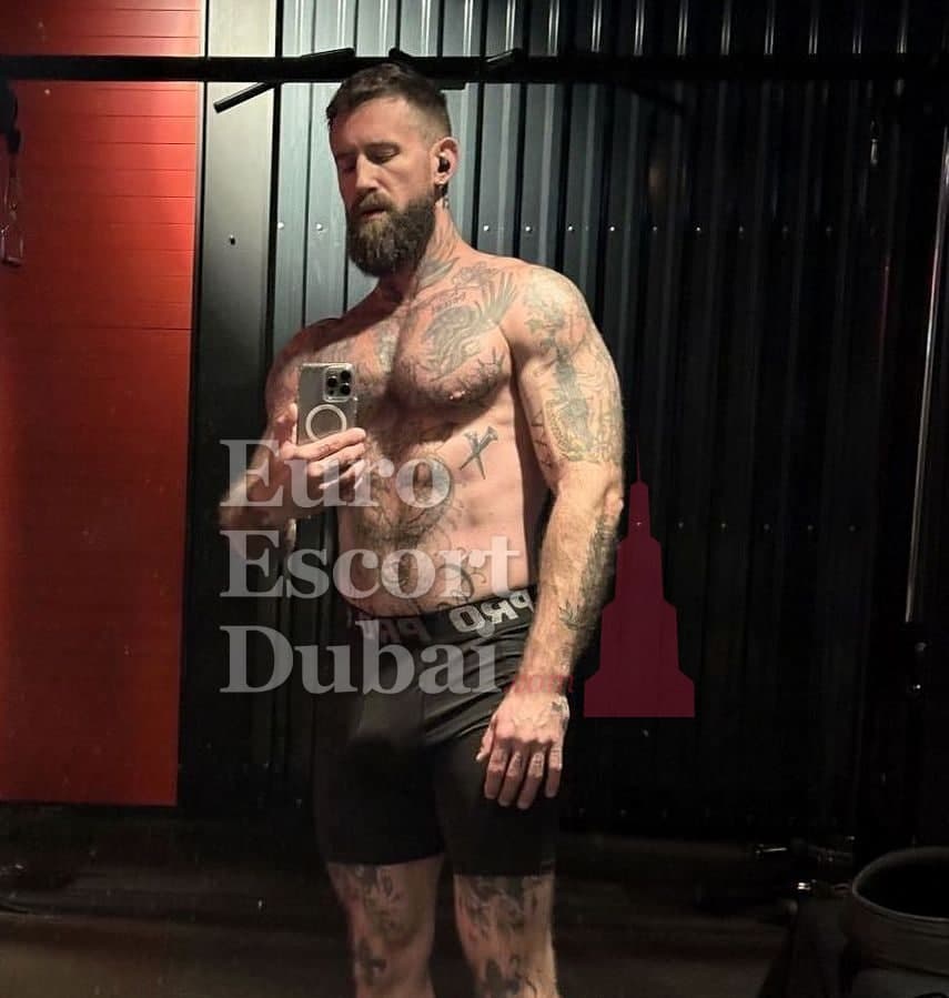 Victor, 36, escort in Abu Dhabi — 185 cm, brown hair (photo 10 of 13)