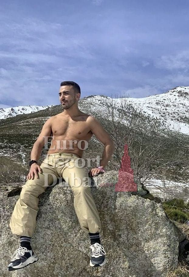 Hamza, 28, escort in Dubai — 173 cm, black hair (photo 3 of 10)