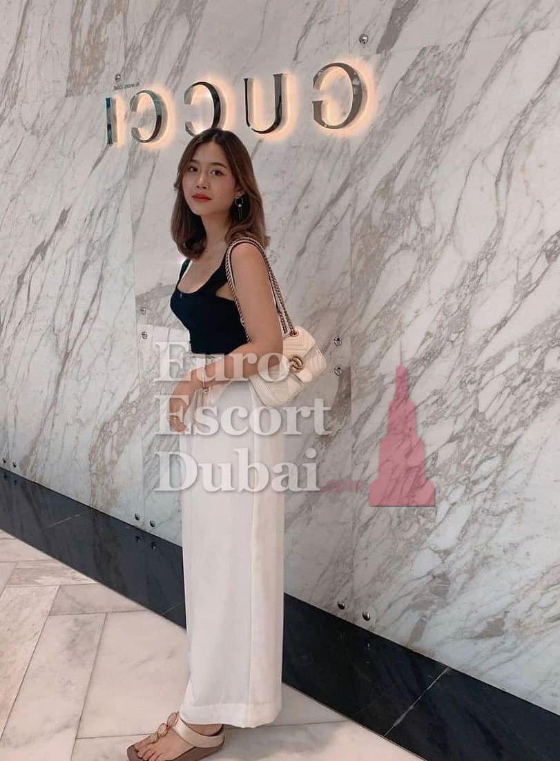 Melati, 24, escort in Dubai — 164 cm, black hair (photo 3 of 5)
