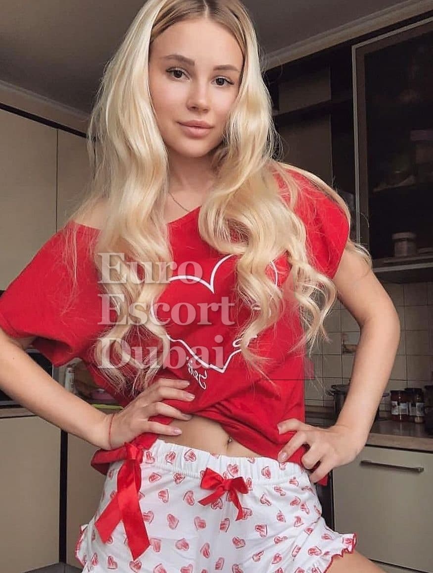 Kassandra, 26, escort in Dubai — blonde hair, 168 cm (photo 1 of 6)