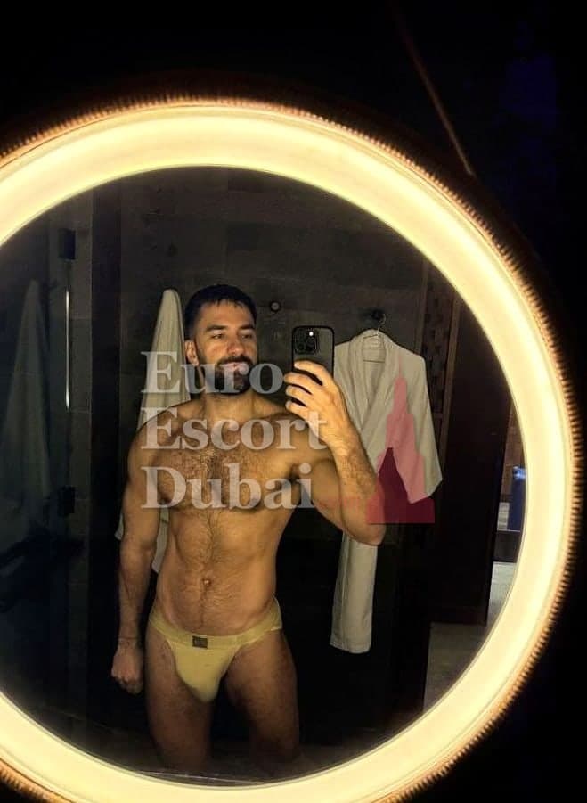 Sam, 35, escort in Dubai — black hair, 180 cm (photo 5 of 10)
