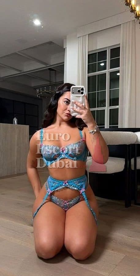Ebba, 31, escort in Abu Dhabi — brown hair, 170 cm (photo 1 of 10)
