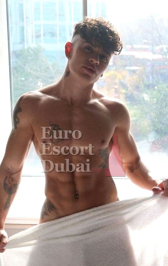 Easton, 21, escort in Dubai — black hair, 173 cm (photo 13 of 13)