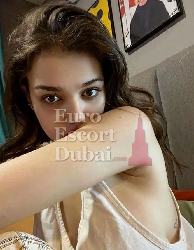 Rayssa, 23, escort in Dubai — 165 cm, blonde hair (photo 3 of 6)