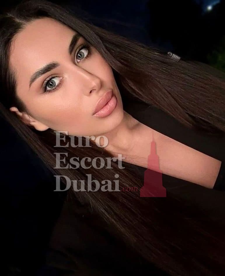 Yesenia, 24, escort in Dubai — 175 cm, black hair (photo 12 of 13)