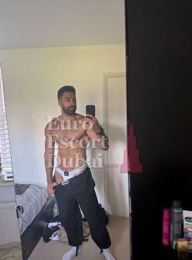 Sam, 35, escort in Dubai — black hair, 180 cm (photo 3 of 10)