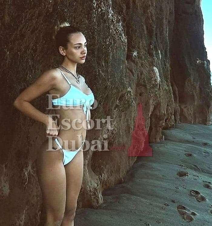Nell, 21, escort in Dubai — French, 168 cm (photo 5 of 6)