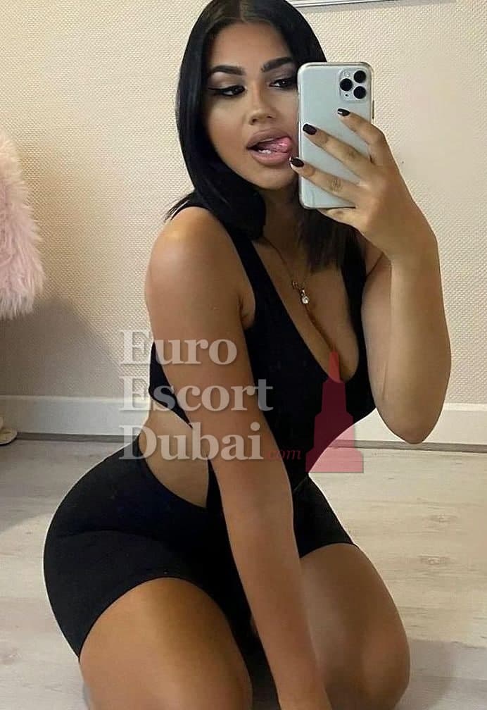 Britney, 24, escort in Dubai — black hair, Dutch (photo 4 of 4)