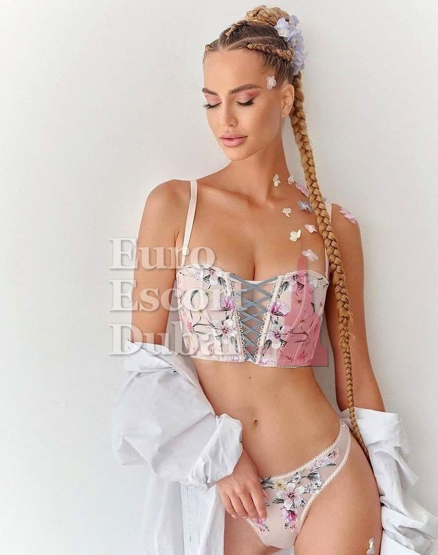 Manon Blue, 25, escort in Dubai — 173 cm, blonde hair (photo 4 of 8)