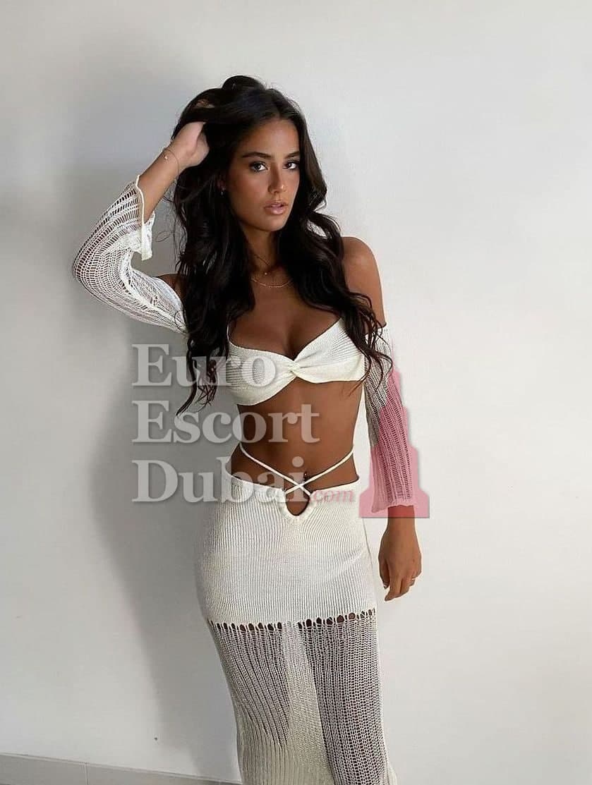 Beren, 21, escort in Dubai — Turkish, 168 cm (photo 2 of 6)