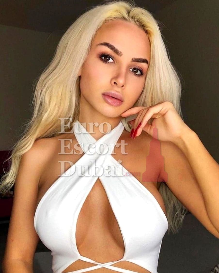Saga, 31, escort in Ajman — 171 cm, blonde hair (photo 2 of 5)