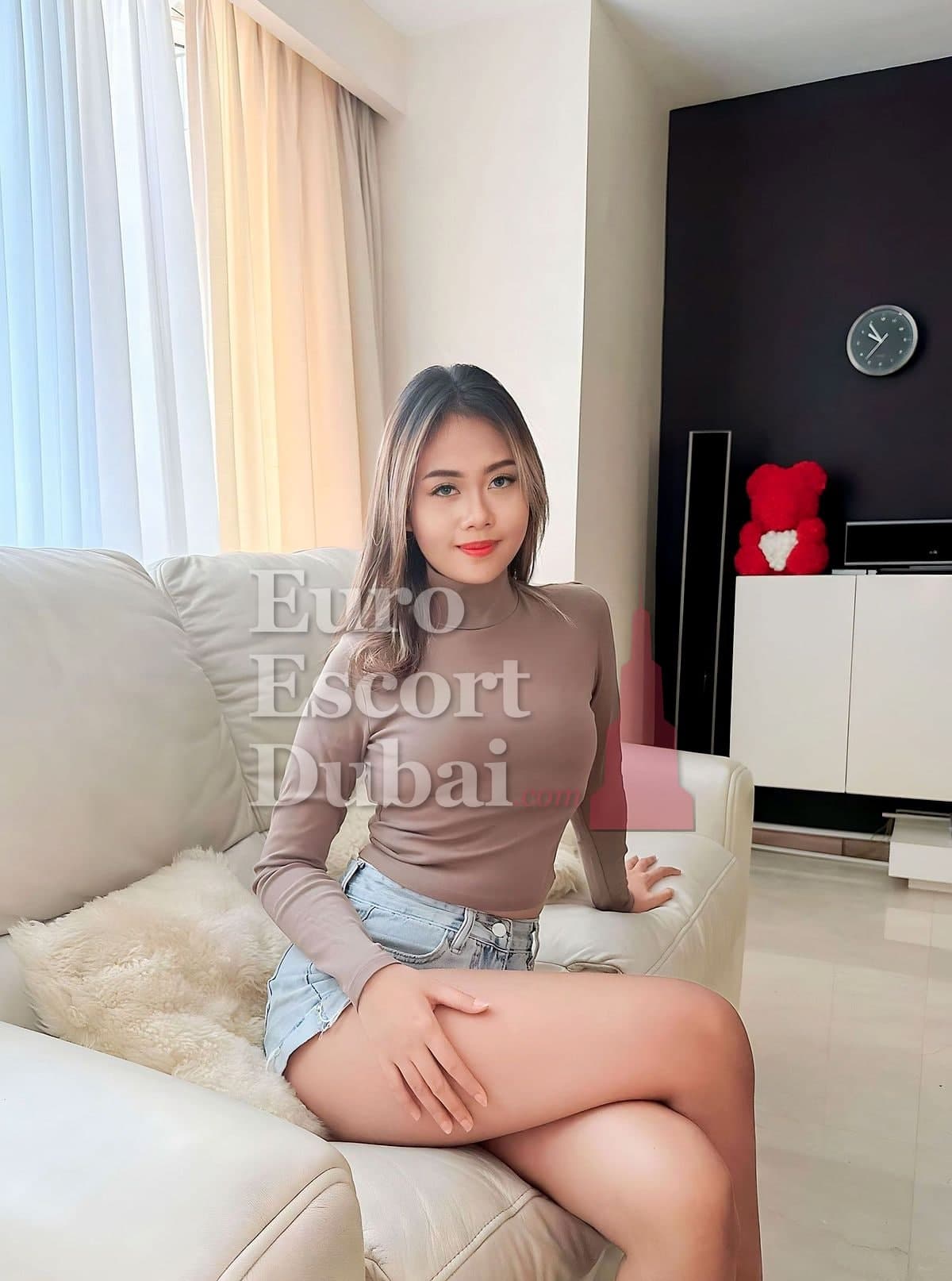 Grace, 25, escort in Dubai — Indonesian, 168 cm (photo 5 of 8)