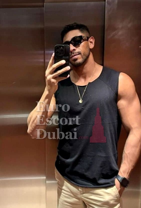 Elijah, 28, escort in Dubai — 185 cm, black hair (photo 2 of 13)