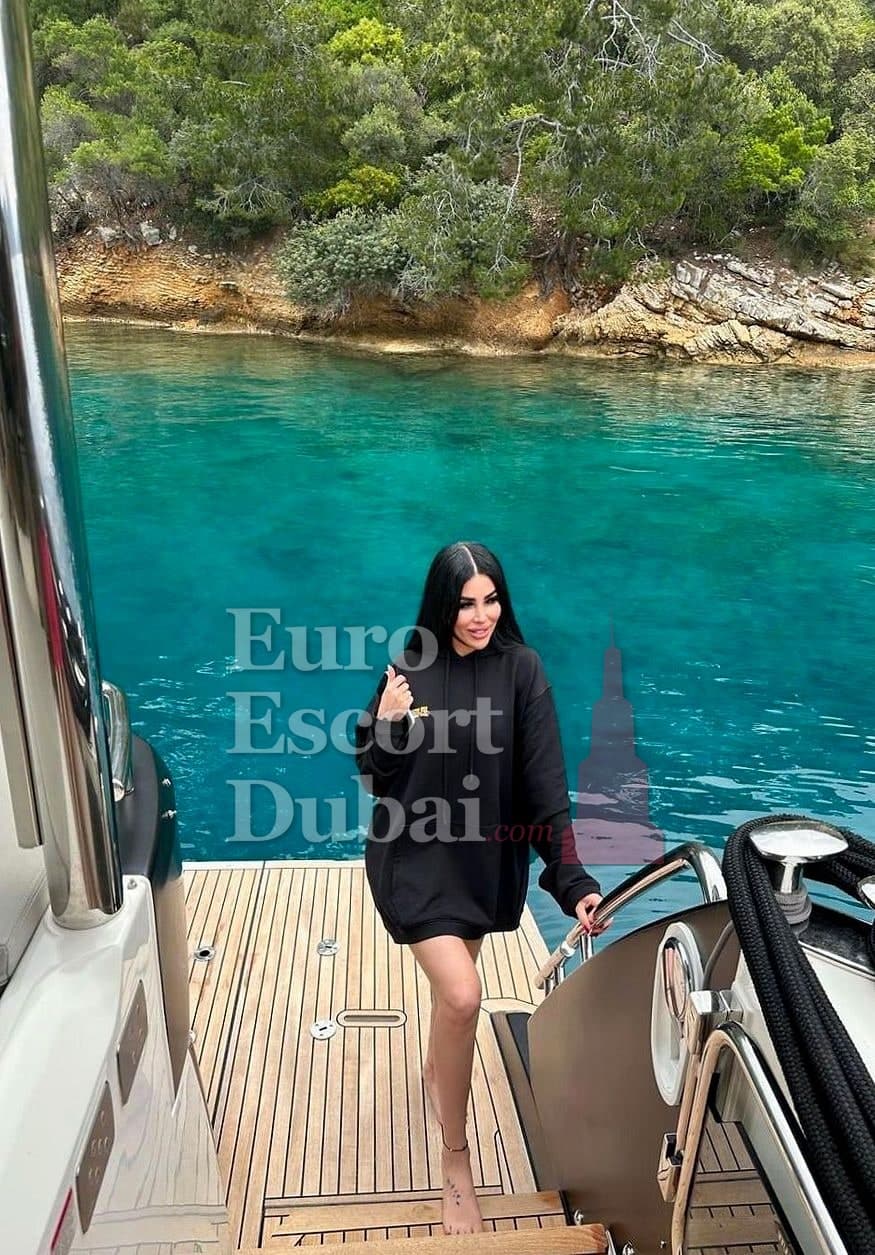 Bethany, 27, escort in Ajman — blonde hair, 167 cm (photo 9 of 10)
