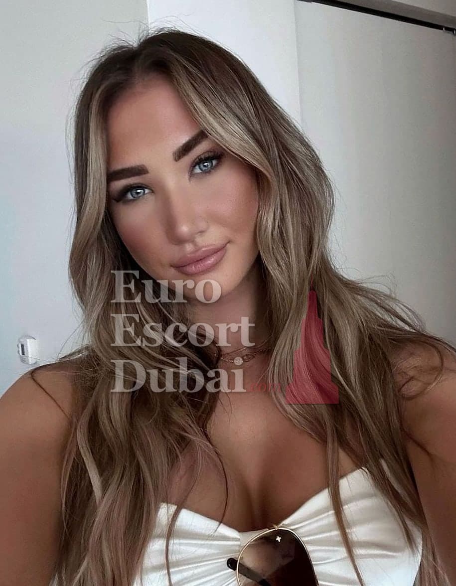 Paris, 26, escort in Abu Dhabi — blonde hair, Danish (photo 7 of 10)