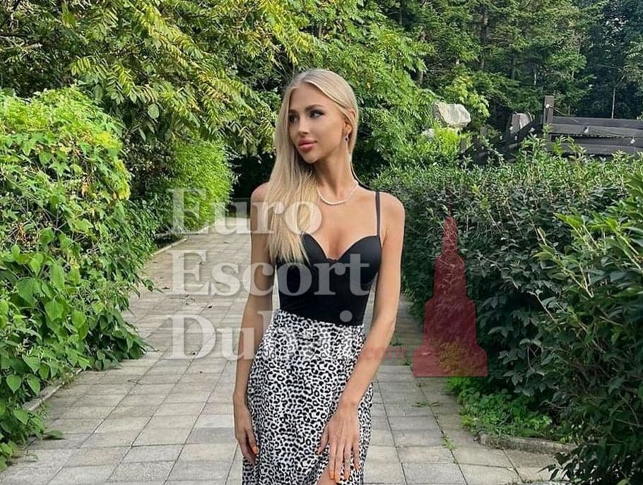 Maelle, 23, escort in Dubai — 170 cm, blonde hair (photo 10 of 10)