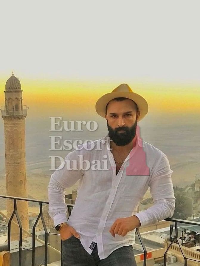 Dean, 30, escort in Abu Dhabi — 180 cm, black hair (photo 2 of 6)