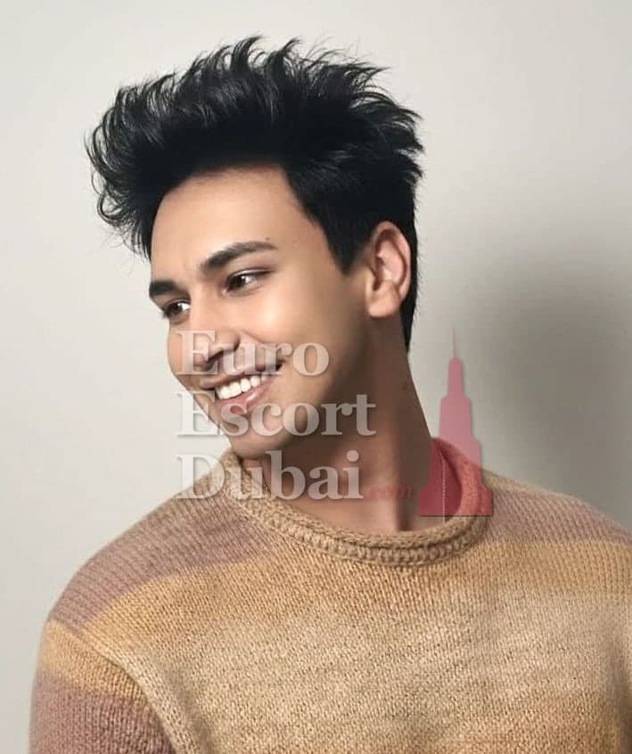 Logan, 24, escort in Al Ain — 183 cm, black hair (photo 8 of 13)