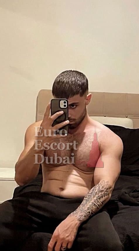 Hunter, 25, escort in Dubai — black hair, 178 cm (photo 3 of 6)