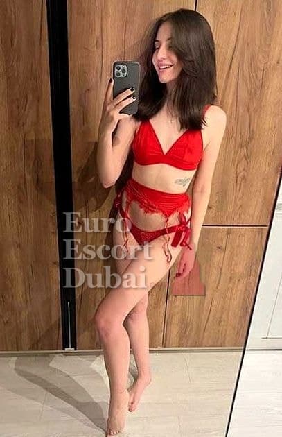 Claire, 23, escort in Dubai — black hair, 168 cm (photo 5 of 6)