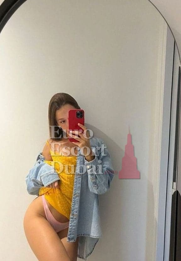 Beatrice, 28, escort in Dubai — blonde hair, Greek (photo 1 of 5)