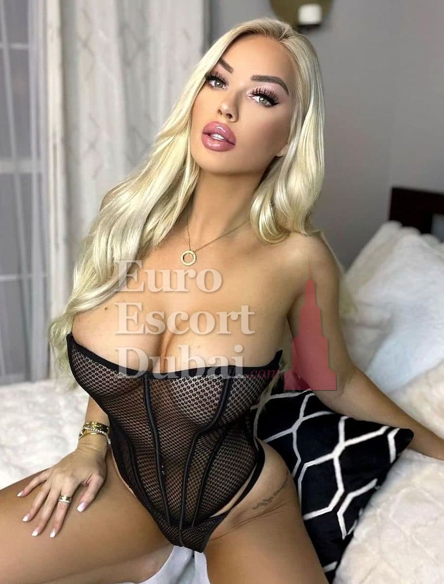 Cindy, 26, escort in Sharjah — 167 cm, blonde hair (photo 3 of 8)