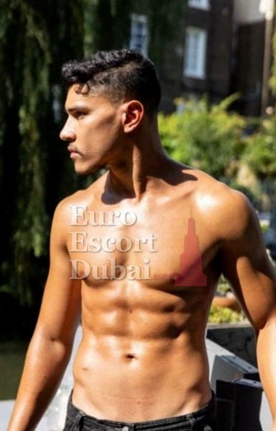 Idris, 25, escort in Dubai — 183 cm, black hair (photo 10 of 10)