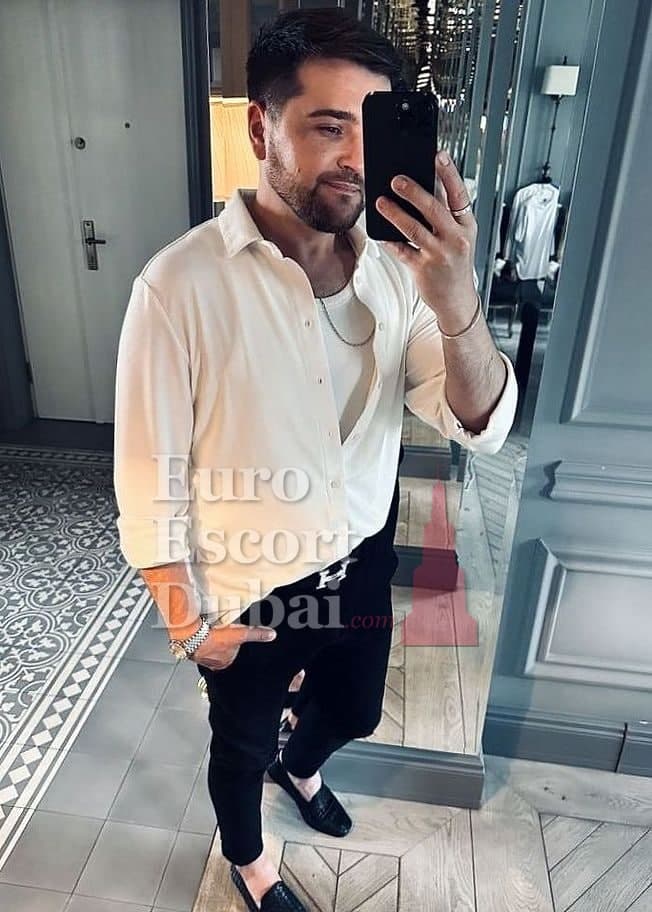 Jordan, 29, escort in Abu Dhabi — black hair, 180 cm (photo 11 of 13)