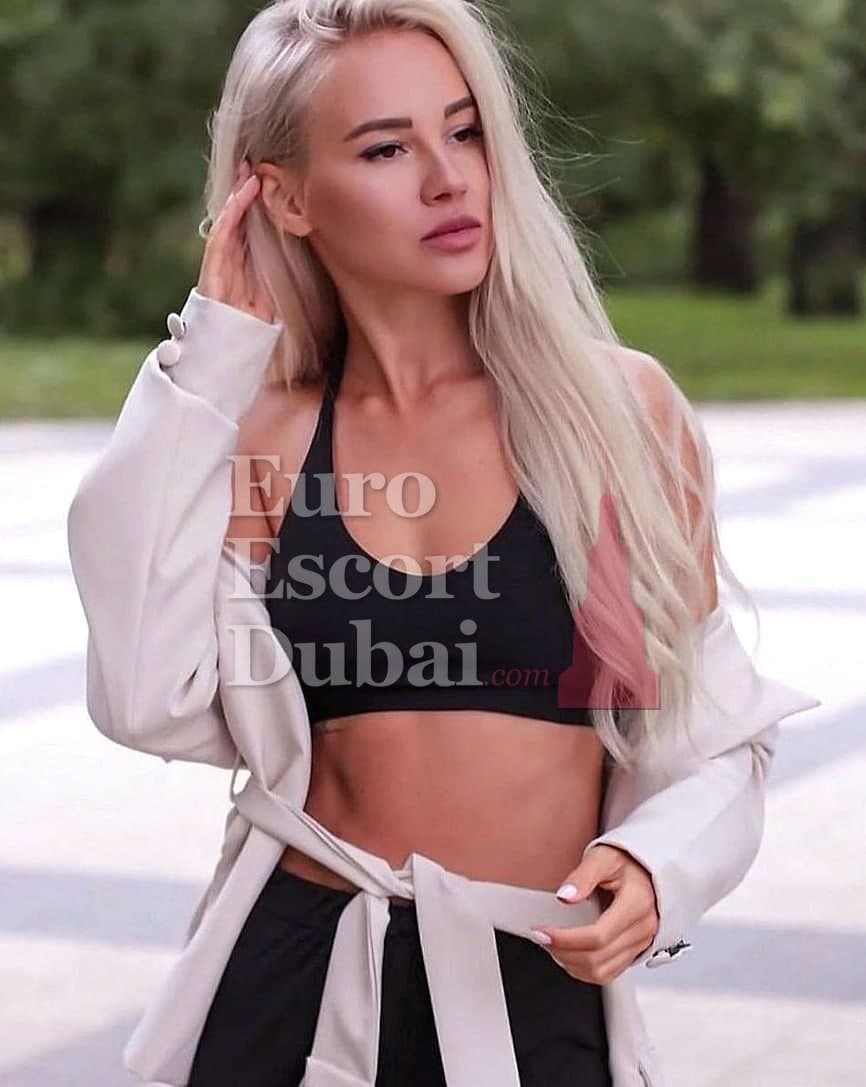 Kassandra, 26, escort in Dubai — 168 cm, blonde hair (photo 2 of 6)