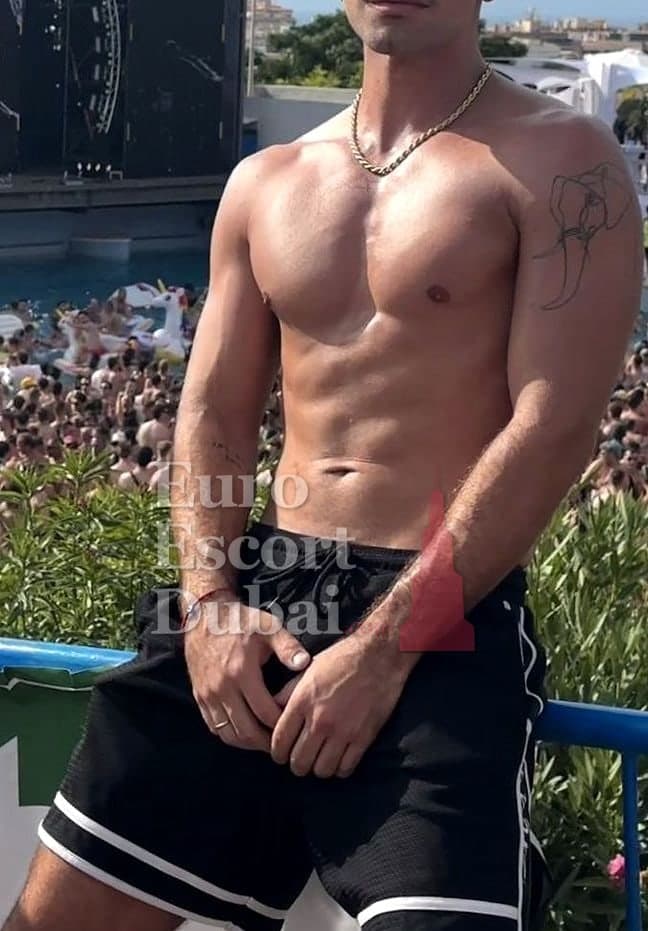 Jorge, 29, escort in Dubai — black hair, 170 cm (photo 5 of 6)
