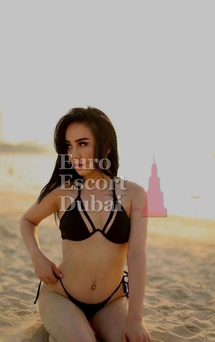 Suda, 31, escort in Dubai — 170 cm, black hair (photo 8 of 9)