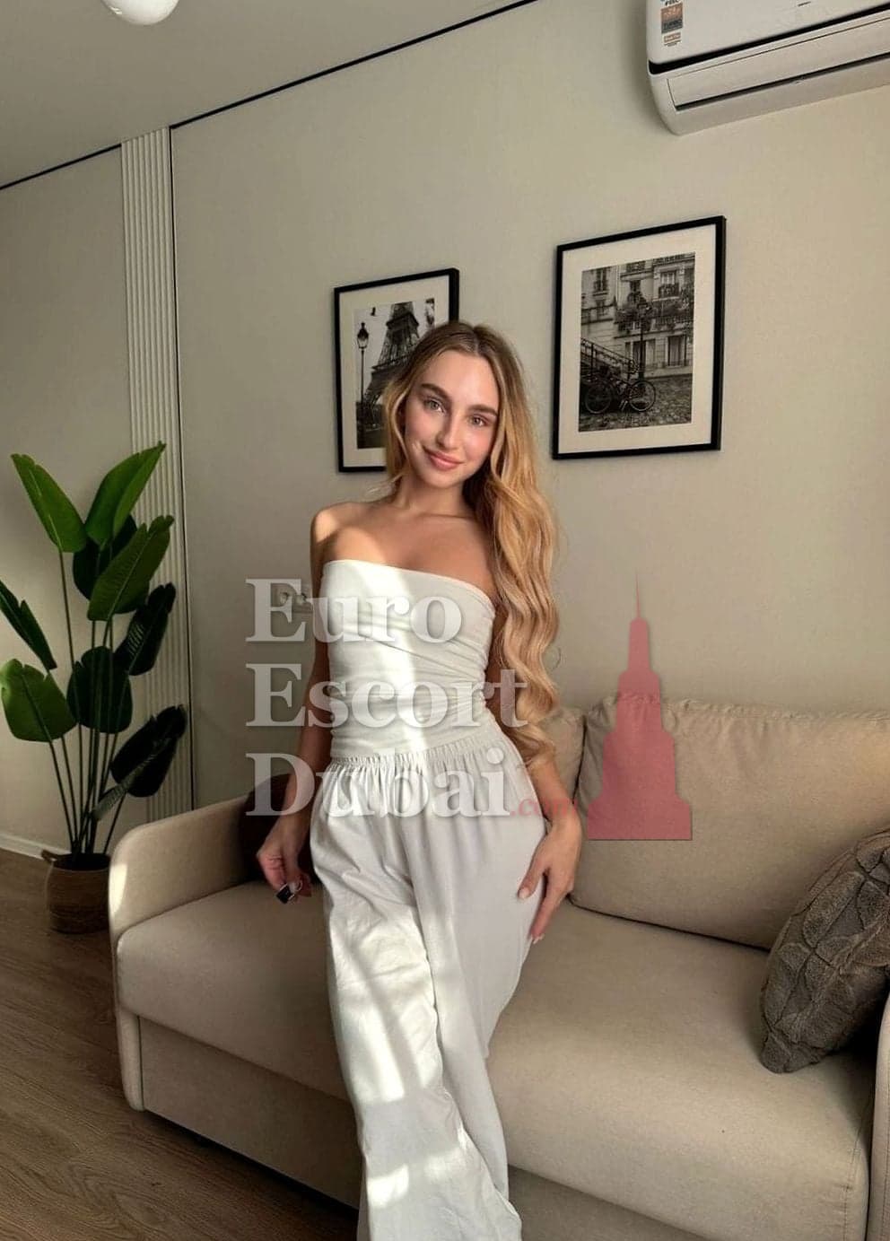 Dominika, 20, escort in Dubai — blonde hair, Russian (photo 7 of 7)