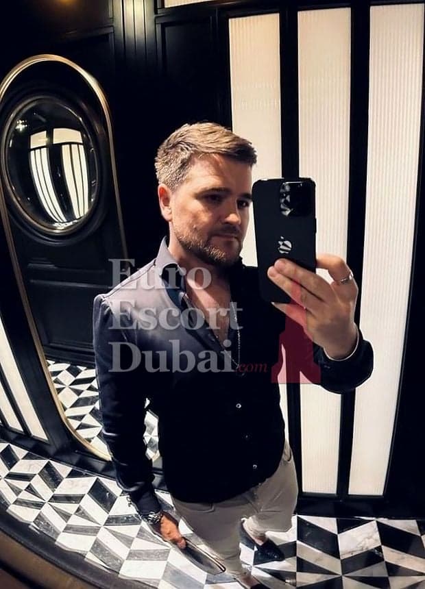 Jordan, 29, escort in Abu Dhabi — black hair, 180 cm (photo 9 of 13)