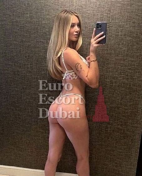 Karla, 28, escort in Dubai — 170 cm, brown hair (photo 3 of 5)