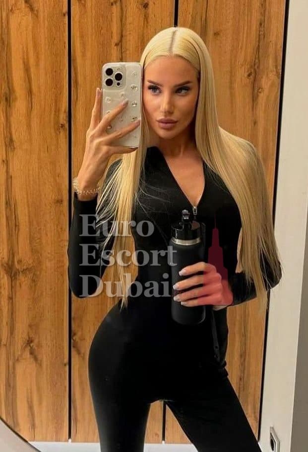 Nuria, 23, escort in Dubai — blonde hair, Italian (photo 10 of 10)